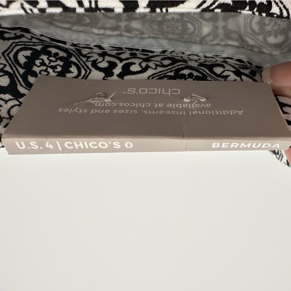 Chico's Black and White Geometric Bermuda Shorts NWT Pockets Women’s Size 0/US 4 - Picture 7 of 16